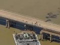美国得州一大桥因驳船撞击关闭 部分石油泄漏【快讯】