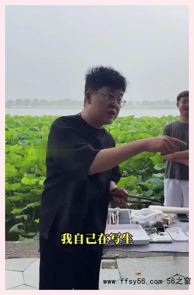 男子在西湖边人行道写生遭驱赶 艺术与秩序的碰撞