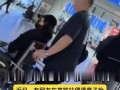 章子怡因在领奖后台摔倒坐轮椅出行 为什么会摔倒？