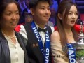 赵心童邀请女朋友上台 这是什么场面？