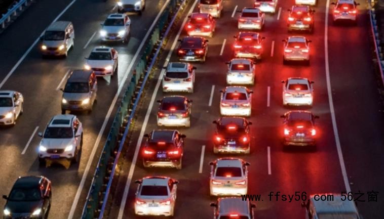  第一批堵车人堵成鸳鸯锅