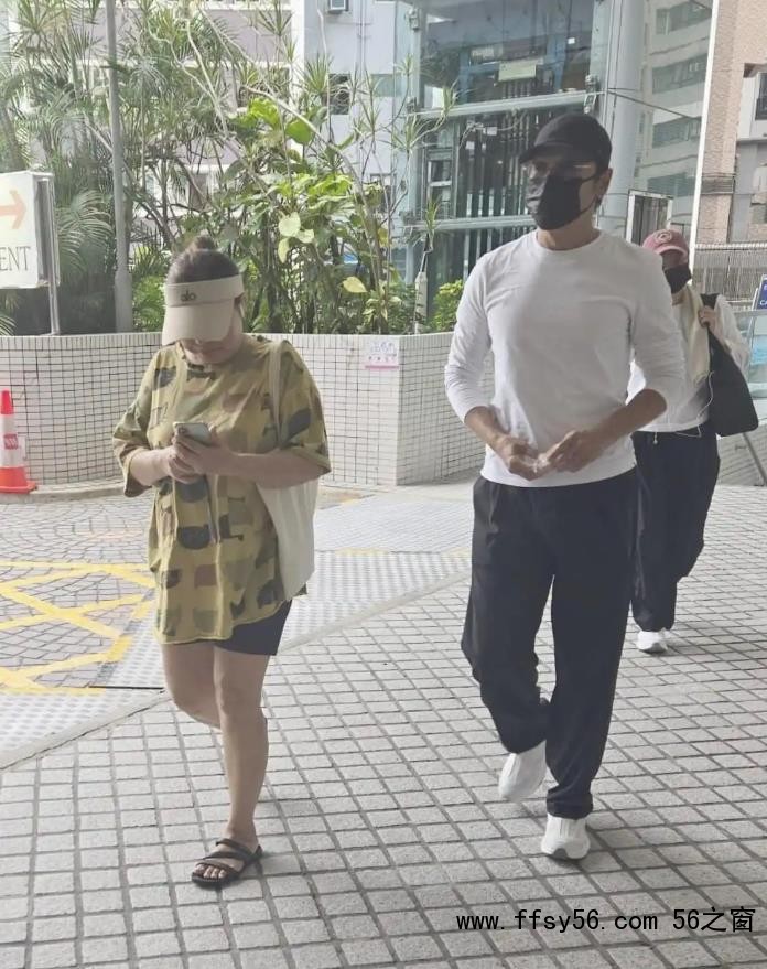佘诗曼急回香港探望许绍雄