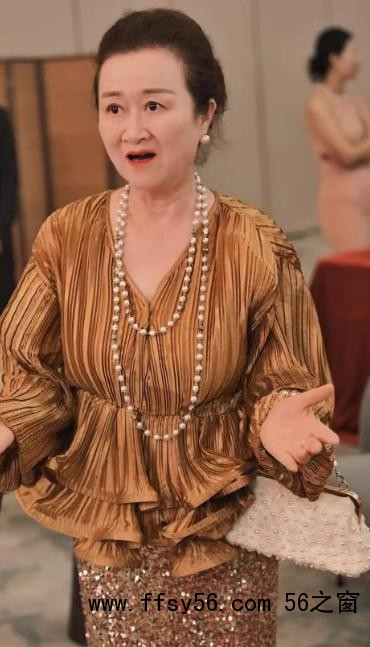 60岁退休干部拍短剧 成竖店容嬷嬷