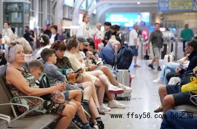 高铁车厢里全是外国人