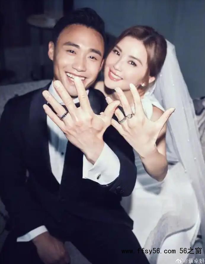 蔡卓妍再婚老公是小10岁健身教练