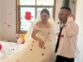 新人办三无婚礼:无彩礼无司仪无伴娘 背后真相让人惊愕！
