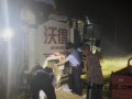湖北一派出所所长凌晨带人徒手扒小麦 总共帮5户农户卸了6000多斤麦子！