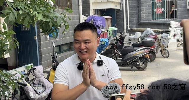 外国男子徒手爬上十楼救下两名孩童 退役武警化身&ldquo;超人&rdquo;救人