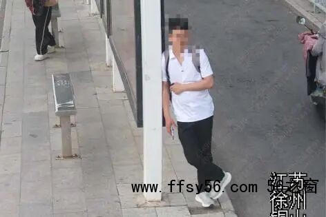 小哥送餐路上顺手帮警察抓个人 外卖骑手&ldquo;神之一挡&rdquo;