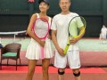 瞿颖晒与张丰毅合影，瞿颖还在评论区说：“谁能看出来70了呢！”