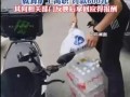 学生兼职送外卖一个月倒欠公司200多，扣款理由引争议