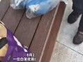 “你的心意我收了 我的你也必须收”，店主说了什么内容？