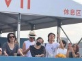 王菲李嫣一起看窦靖童演出，二女儿李嫣也在现场，母女三人罕见同框！