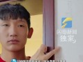 妈妈拿巨型碗劝2米01儿子好好吃饭，长这么高就得吃这么多