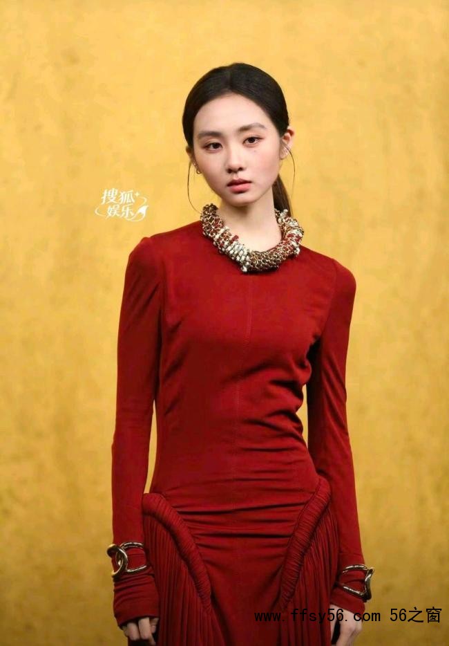 黄多多正式进圈 香奈儿加持首秀引发热议