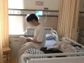 男子拆外卖盒被割伤左手缝6针,你拆餐的时候有被划伤过吗?